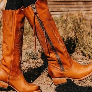 Women's FREEBIRD Whisper size 12 boots